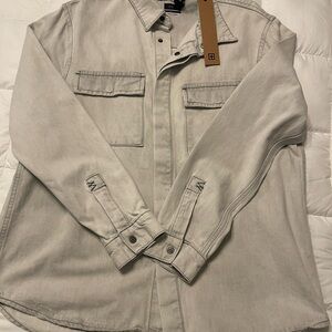Gray Lightweight Shirt Jacket with Relaxed Fit and Full-Length Zipper